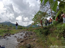 Pemkab Sinjai Taksir Perbaikan Jembatan Akses Siswa ke Sekolah Rp 300 Juta