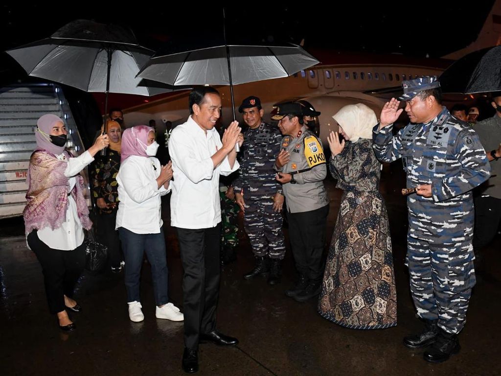 Jokowi Tiba di Sidoarjo, Bakal Hadiri Resepsi Puncak 1 Abad NU Besok