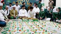 Momen PKB Potong Tumpeng Tasyakuran Satu Abad NU