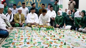 Momen PKB Potong Tumpeng Tasyakuran Satu Abad NU