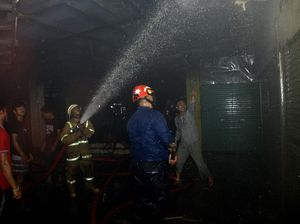 24 Kios di Pasar Terong Makassar Ludes Terbakar