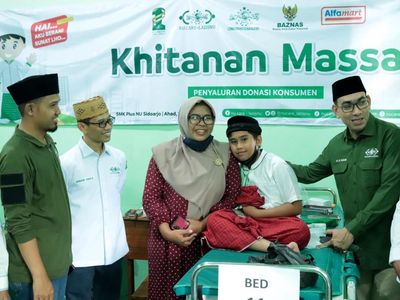 Khitanan Massal Sambut 1 Abad NU di Sidoarjo