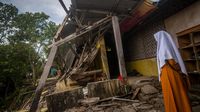 Kondisi Asrama Pesantren di Lebak yang Roboh Akibat Abrasi Sungai