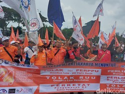 Massa Buruh Tiba di Depan Gedung DPR, Ini 3 Tuntutannya
