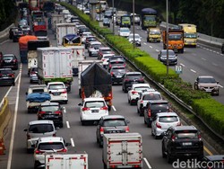 Imbas Kecelakaan 2 Mobil, Tol JORR Arah Meruya Jakbar Macet