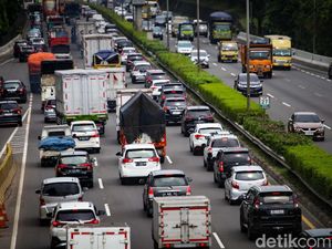 Imbas Kecelakaan 2 Mobil, Tol JORR Arah Meruya Jakbar Macet Imbas Kecelakaan 2 Mobil, Tol JORR Arah Meruya Jakbar Macet