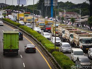 Masuk Kerja Lagi, Lalin Tol JORR Merah di Tanjung Barat