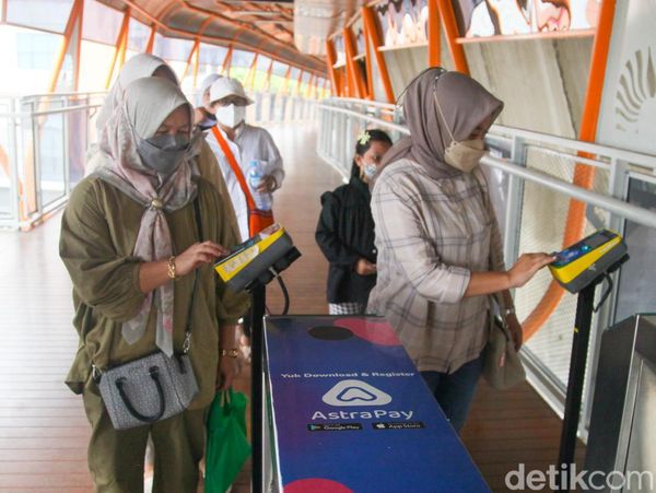 Meski Tak Naik Tije, Lewat Skywalk Kebayoran Lama Kini Bayar Rp 3.500