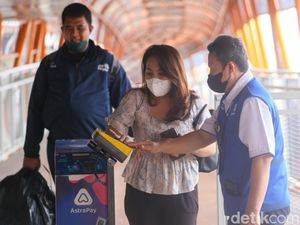 Warga Keluhkan Tarif Rp 3.500 Tiap Lewat Skywalk Kebayoran Lama Warga Keluhkan Tarif Rp 3.500 Tiap Lewat Skywalk Kebayoran Lama