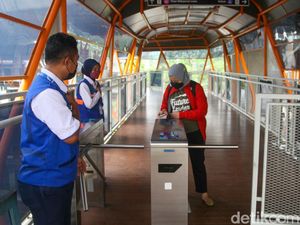 Naik Skywalk Kebayoran Lama Harus Bayar Tuai Kritik Warga