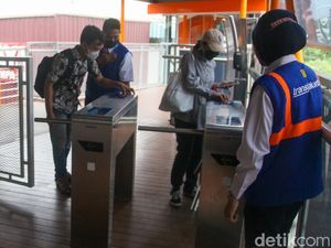 PDIP Kritik Bina Marga gegara Lewat Skywalk Kebayoran Lama Bayar Rp 3.500