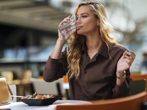 7 Minuman Untuk Dikonsumsi Setelah Makan Agar Pencernaan Lebih Sehat