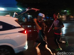 Harlah 1 Abad NU, Dua Nahdliyin Lari 100 Km dari Lamongan ke GOR Sidoarjo