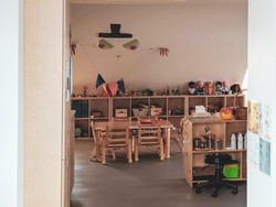 Walkot Eri Dorong Adanya Perda Melihat Panti Asuhan di Surabaya Menjamur