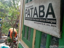 Bersih-bersih di Rumah Masa Kecil Pramoedya Ananta Toer yang Ultah Ke-98