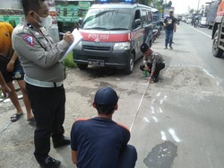 Terjatuh Dibonceng Nenek, Siswi SD Kelas 2 Tewas Terlindas Truk di Jombang
