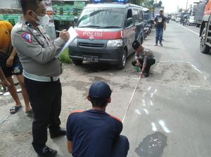 Terjatuh Dibonceng Nenek, Siswi SD Kelas 2 Tewas Terlindas Truk di Jombang Terjatuh Dibonceng Nenek, Siswi SD Kelas 2 Tewas Terlindas Truk di Jombang