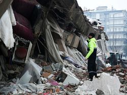 Update Korban Gempa Turki-Suriah: 3.800 Orang Tewas, 14.500 Terluka