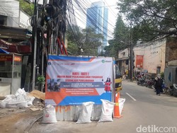 Sempat Ditutup, Lubang Jalan Seribu Galian di Jaksel Menganga Lagi