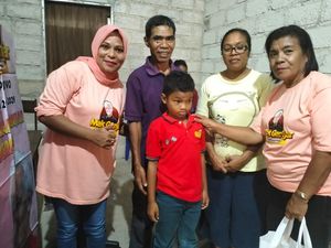 Nono Bocah Ajaib Dapat Hadiah Perlengkapan Belajar dari Relawan Ganjar