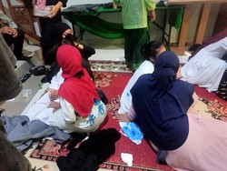 Peserta Selawat NU Lemas hingga Pingsan Diguyur Hujan Deras di Badung