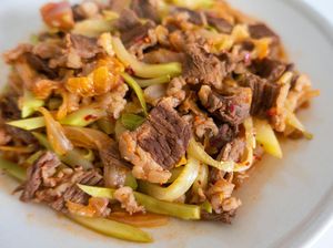 Resep Daging Tumis Bwang Bombay yang Renyah, Cocok untuk Makan Malam