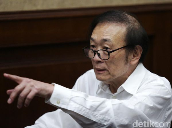Ekspresi Surya Darmadi Dituntut Bui Seumur Hidup