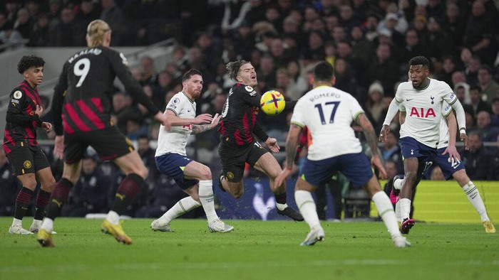 Manchester Citys Jack Grealish, centre is challenged by Tottenhams Pierre-Emile Hojbjerg, centre left, during an English Premier League soccer match between Tottenham Hotspur and Manchester City at the Tottenham Hotspur Stadium in London, Sunday, Feb. 5, 2023. (AP Photo/Kin Cheung)
