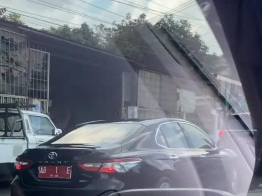 Fakta-fakta soal Video Mobil Dinas AB 1 E Terjebak Macet di Jalanan Jogja