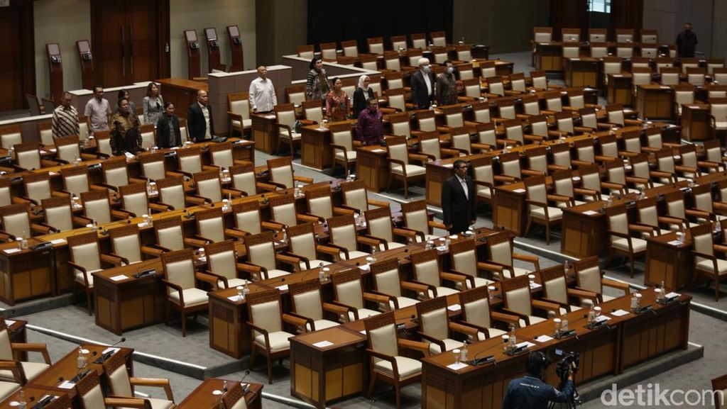 88 Kursi Kosong Saat DPR Gelar Rapur Pengesahan Calon Anggota KPI Pusat 88 Kursi Kosong Saat DPR Gelar Rapur Pengesahan Calon Anggota KPI Pusat