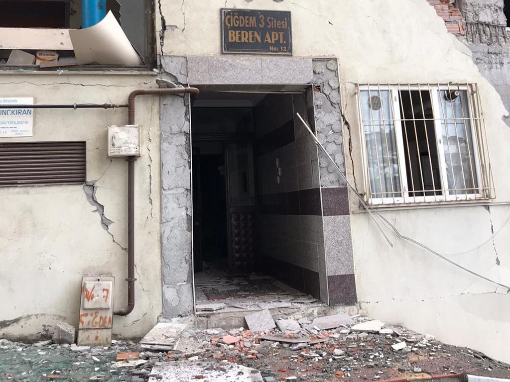Potret Apartemen Dihuni Mahasiswa RI Ambruk Imbas Gempa Turki M7,8