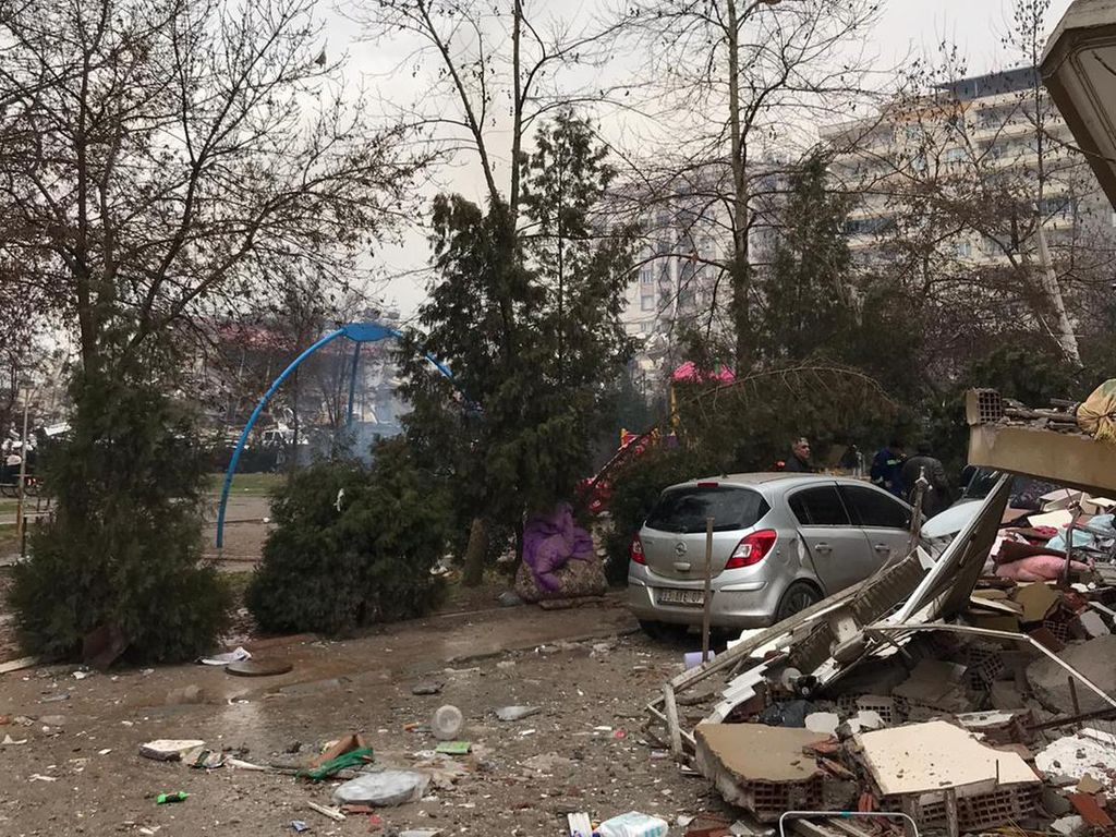 Sulitnya Evakuasi Korban Gempa Dahsyat Turki, Terkendala Badai Salju