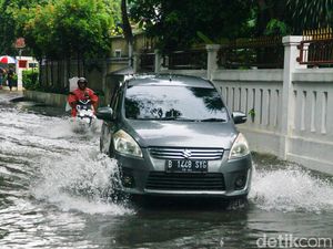 Awas! Jalan Cilandak 1 Jaksel Tergenang