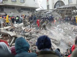 Bantuan Internasional dari Berbagai Negara Mengalir ke Turki-Suriah