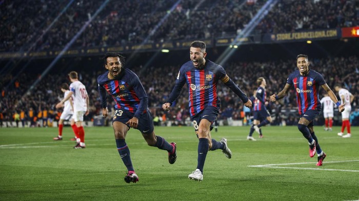 18 Jordi Alba of FC Barcelona celebrathes his goal with with 23 Jules Kounde of FC Barcelona and 22 Raphinha of FC Barcelona during the La Liga match between FC Barcelona v Sevilla FC at Spotify Camp Nou Stadium in Barcelona, Spain, on February 5th, 2023. (Photo by Gongora/NurPhoto via Getty Images)