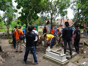 Taruna Poltekpel Surabaya Tewas Diduga Dianiaya Senior, Ekshumasi Digelar Taruna Poltekpel Surabaya Tewas Diduga Dianiaya Senior, Ekshumasi Digelar