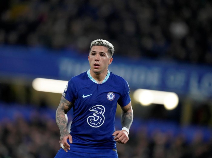 Chelsea's Enzo Fernandez during the English Premier League soccer match between Chelsea and Fulham at Stamford Bridge stadium in London, Friday, Feb. 3, 2023. (AP Photo/Kirsty Wigglesworth)
