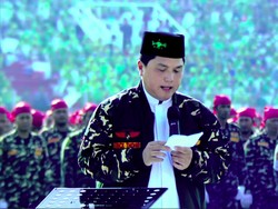 Erick Thohir Izin ke Jokowi Pakai Baju Banser NU