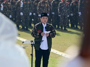Berjaket Banser di Resepsi 1 Abad NU, Erick Thohir: Nahdliyin Siap Berkarya Berjaket Banser di Resepsi 1 Abad NU, Erick Thohir: Nahdliyin Siap Berkarya