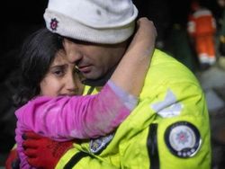 Gempa Turki-Suriah Renggut 3.500 Nyawa, Penyelamat Berpacu dengan Waktu