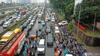Potret Macet Parah di Jl TB Simatupang Usai Tergenang