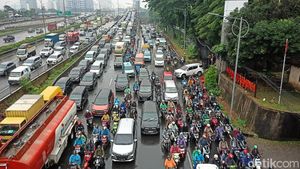 Potret Macet Parah di Jl TB Simatupang Usai Tergenang