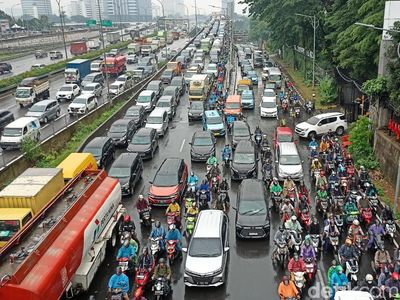 Potret Macet Parah di Jl TB Simatupang Usai Tergenang