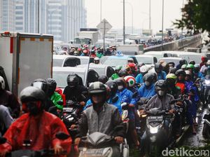Jakarta Macet Lagi, Stafsus Menkeu: Tanda Ekonomi Bergeliat Jakarta Macet Lagi, Stafsus Menkeu: Tanda Ekonomi Bergeliat