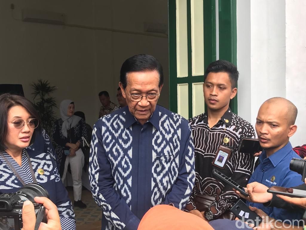 Sri Sultan HB X Dorong PKL Malioboro Naik Kelas Sri Sultan HB X Dorong PKL Malioboro Naik Kelas
