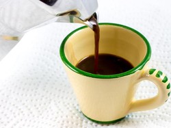 Hati-hati! Minum Kopi Terlalu Panas Bisa Picu Kanker Kerongkongan