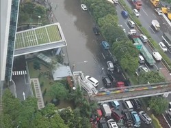 Jalan TB Simatupang Arah Pondok Indah Sempat Tergenang, Lalin Macet