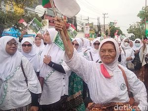 Warga Antusias Ikuti Kemeriahan Kesenian-Karnaval Nusantara 1 Abad NU