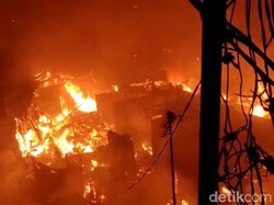 Api Lalap Puluhan Rumah di Margahayu Bandung