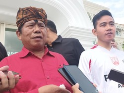 Kronologi PBB Solo Naik Ugal-ugalan, Diprotes Warga-Ditunda Gibran